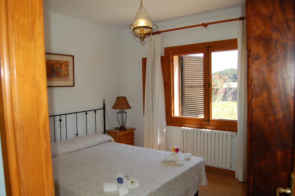 Mountain Beach Villas: Family-Friendly Retreat for Active Travelers Port de Pollenca Room photo