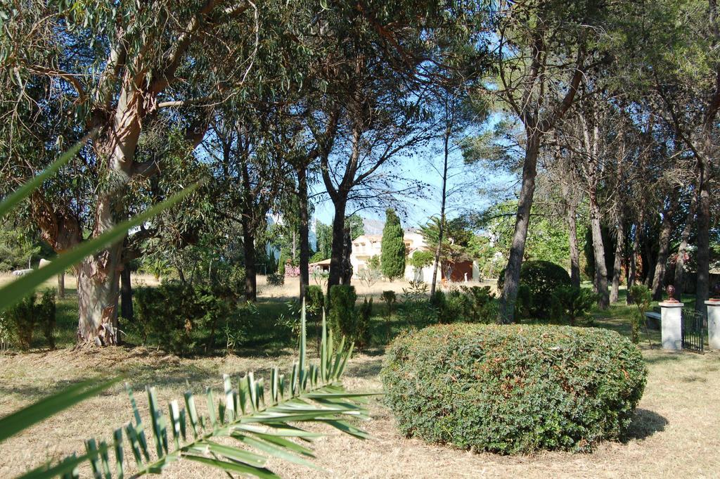 Mountain Beach Villas: Family-Friendly Retreat for Active Travelers Port de Pollenca Room photo